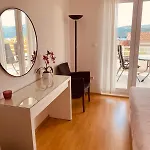 Apartment House Agradable Seget Vranjica
