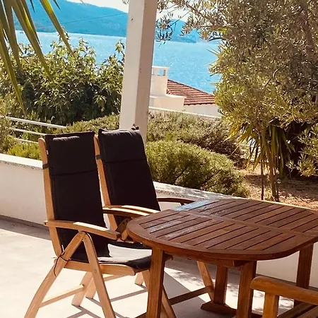 House Agradable Apartment *